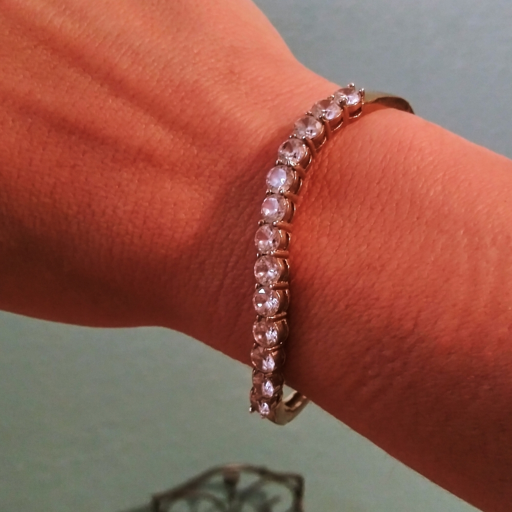 Bracelet not sure of the stones yellow gold